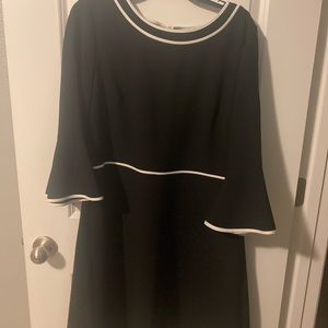 Jessica Howard  black dress with flared sleeves